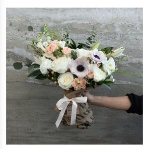 Meet your Posher, Mona